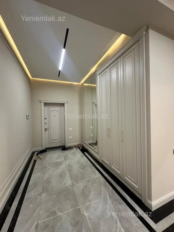 Satılır 4 otaqlı yeni tikili 240 m²