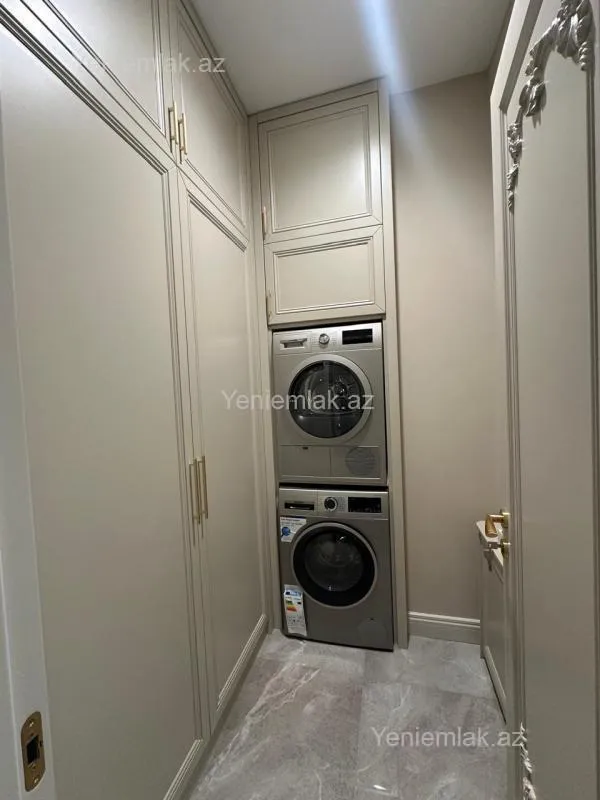 Satılır 4 otaqlı yeni tikili 240 m²