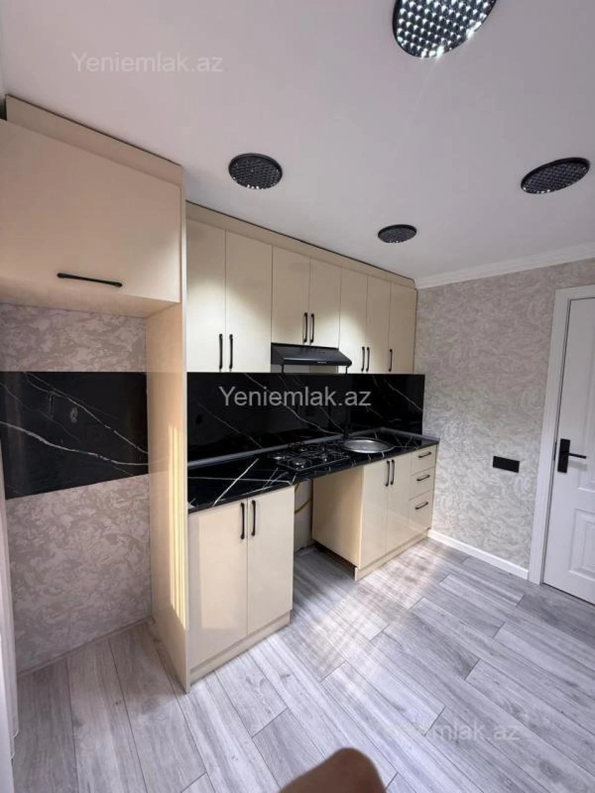 Satılır 3 otaqlı yeni tikili 80 m²
