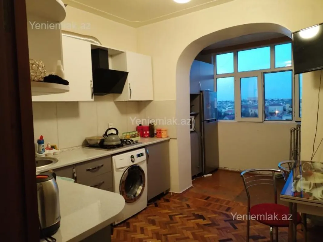 Satılır 4 otaqlı köhnə tikili 100 m²