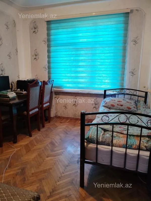 Satılır 4 otaqlı köhnə tikili 100 m²