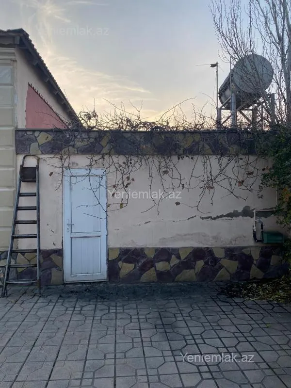 Satılır 4 otaqlı həyət evi 150 m²