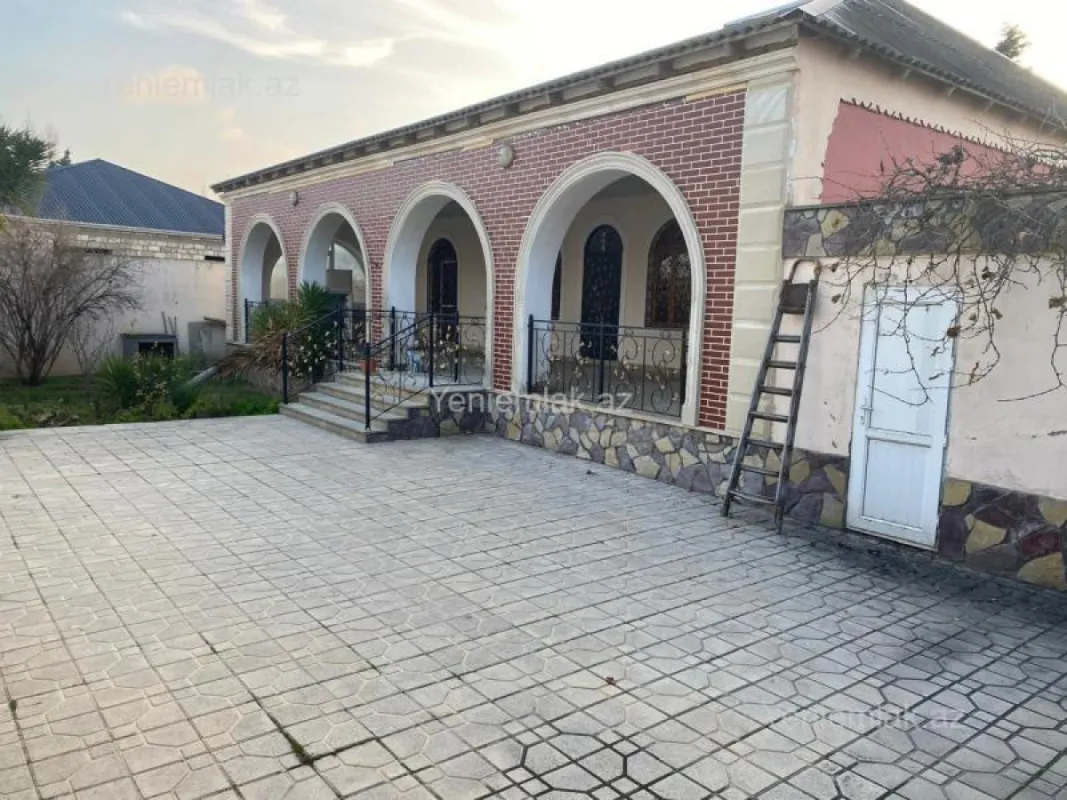 Satılır 4 otaqlı həyət evi 150 m²