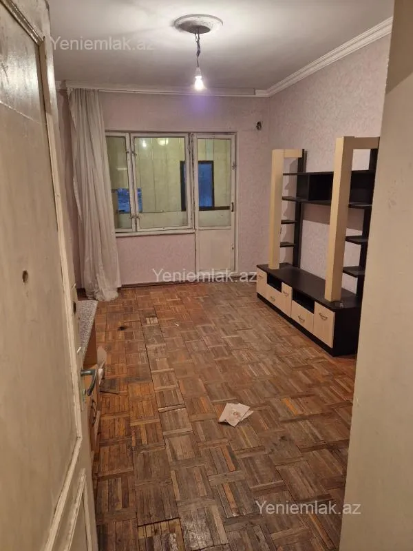 Satılır 1 otaqlı köhnə tikili 35 m²