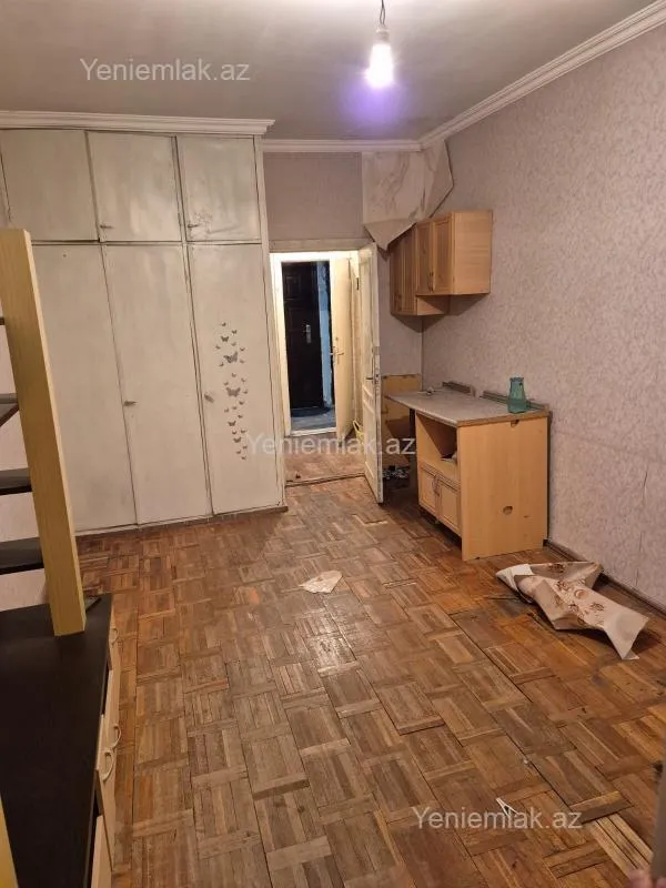 Satılır 1 otaqlı köhnə tikili 35 m²