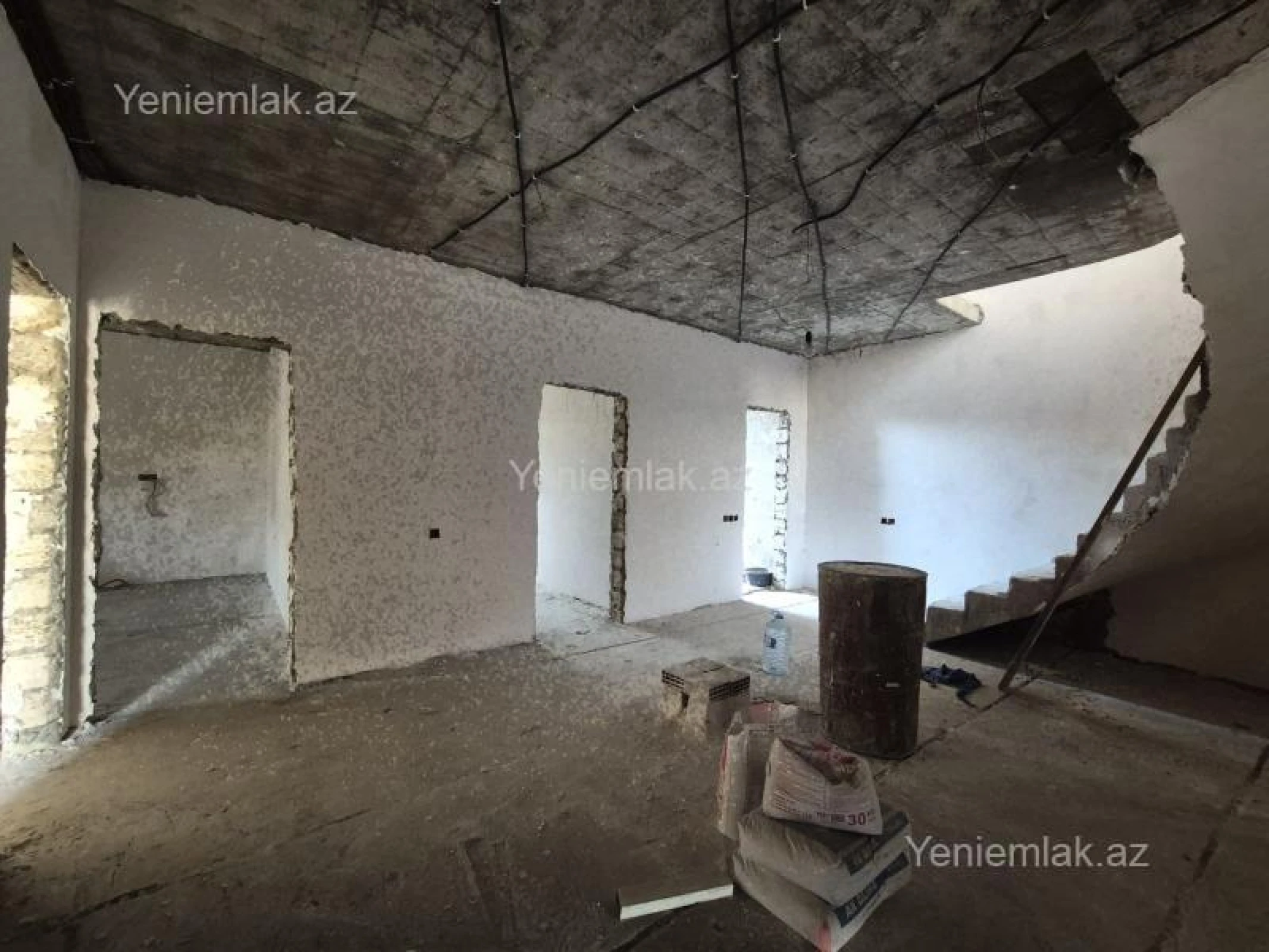 Satılır 7 otaqlı həyət evi 265 m²