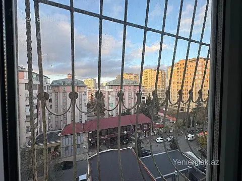 Satılır 3 otaqlı köhnə tikili 90 m²