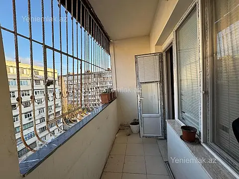 Satılır 3 otaqlı köhnə tikili 90 m²