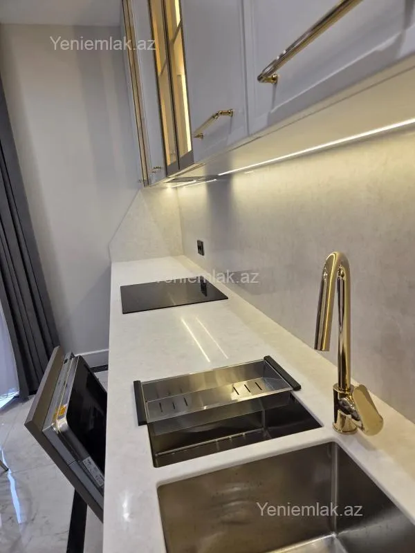 Satılır 4 otaqlı yeni tikili 140 m²