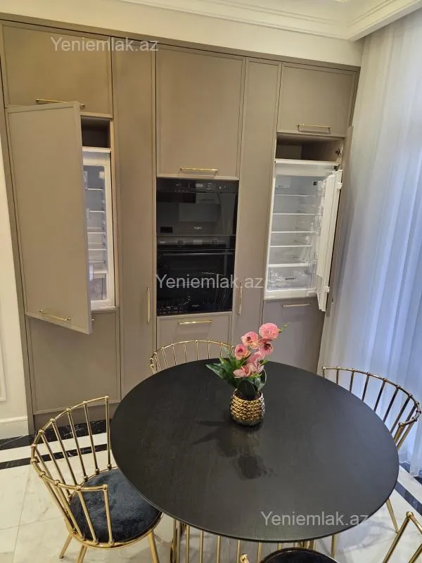 Satılır 4 otaqlı yeni tikili 140 m²