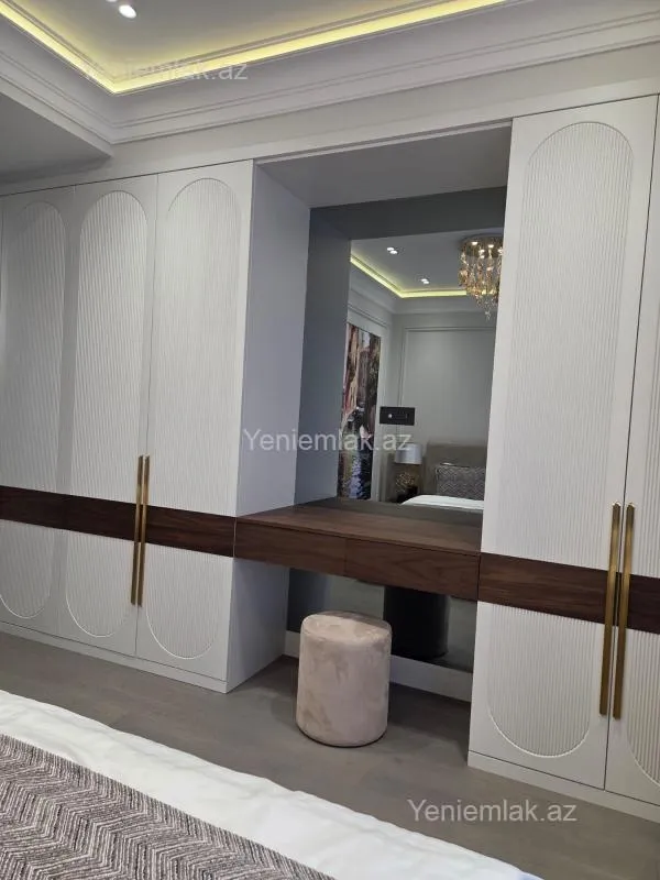 Satılır 4 otaqlı yeni tikili 140 m²