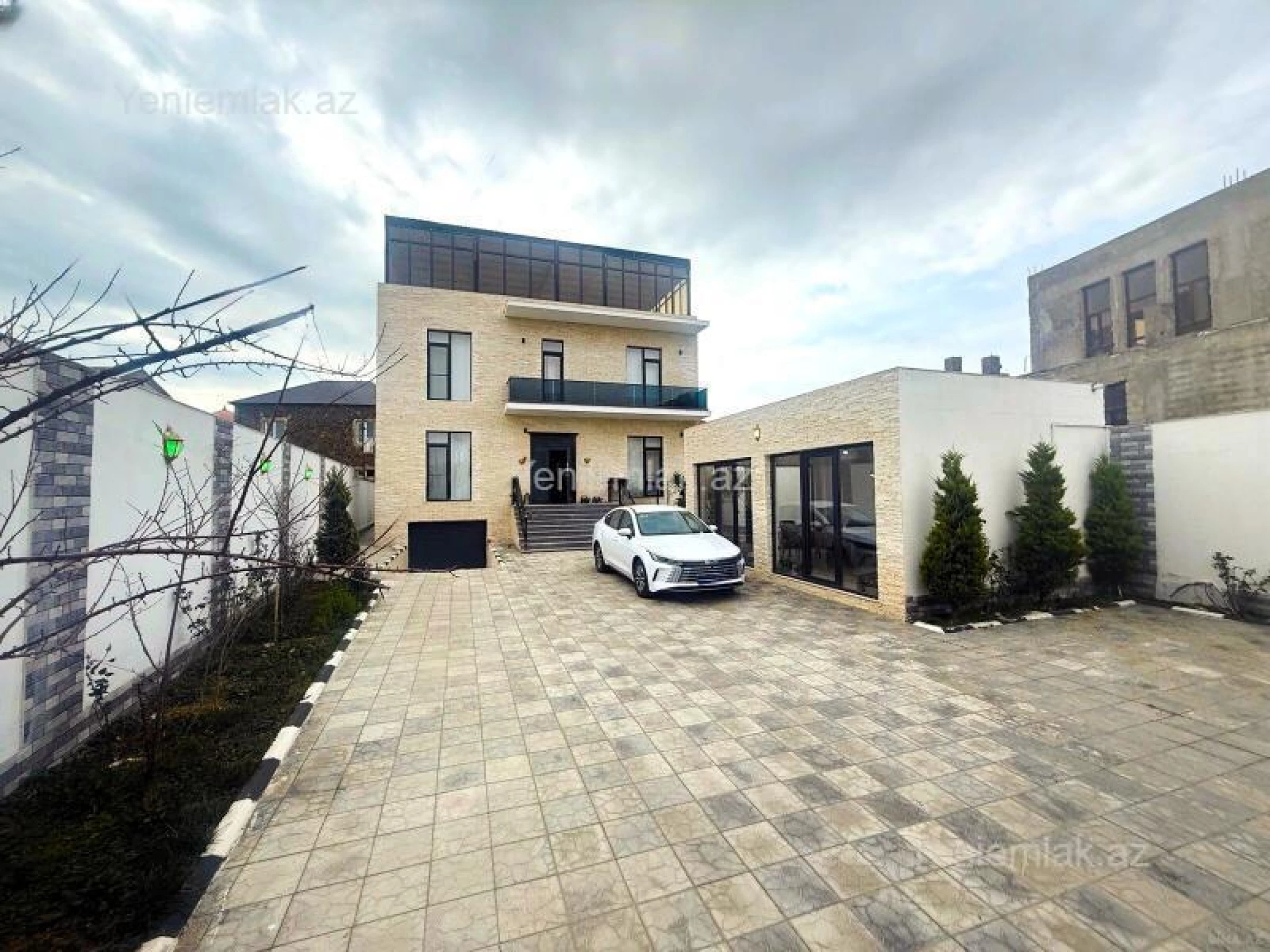 Satılır 6 otaqlı həyət evi 400 m²