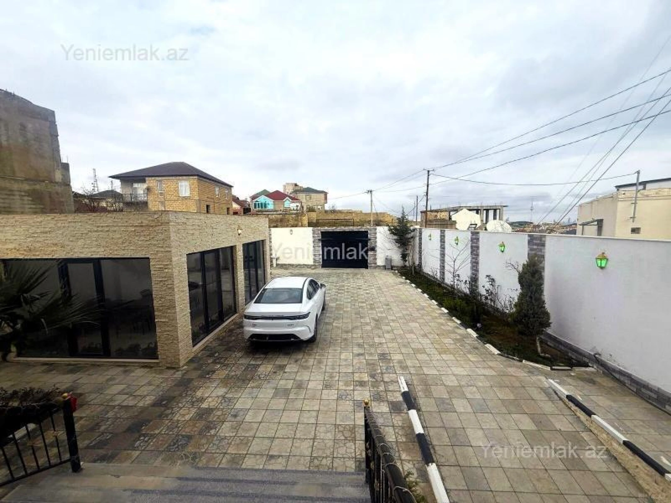 Satılır 6 otaqlı həyət evi 400 m²
