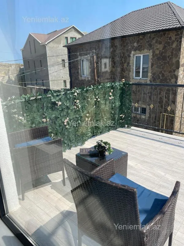 Satılır 6 otaqlı həyət evi 400 m²