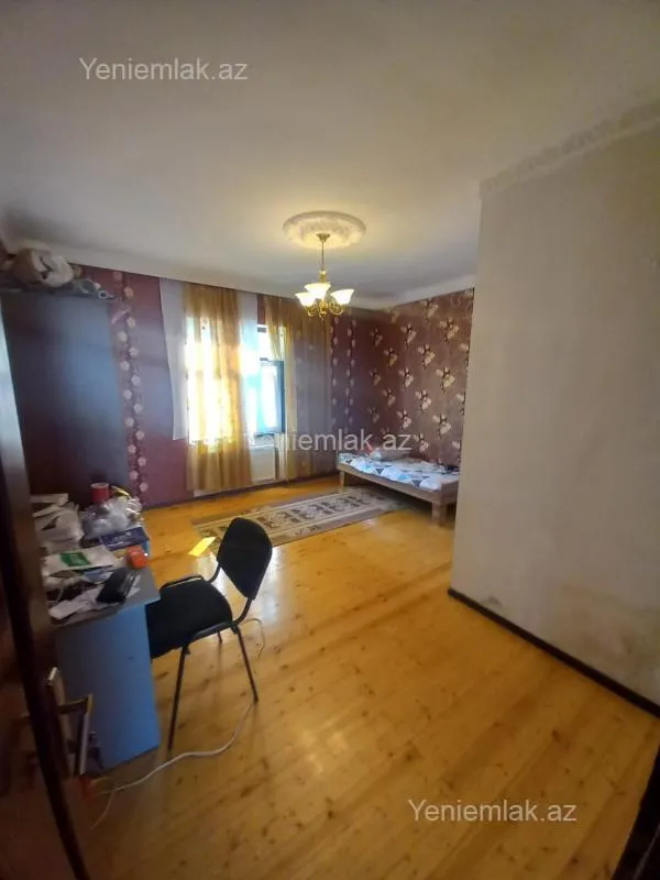 Satılır 5 otaqlı həyət evi 220 m²