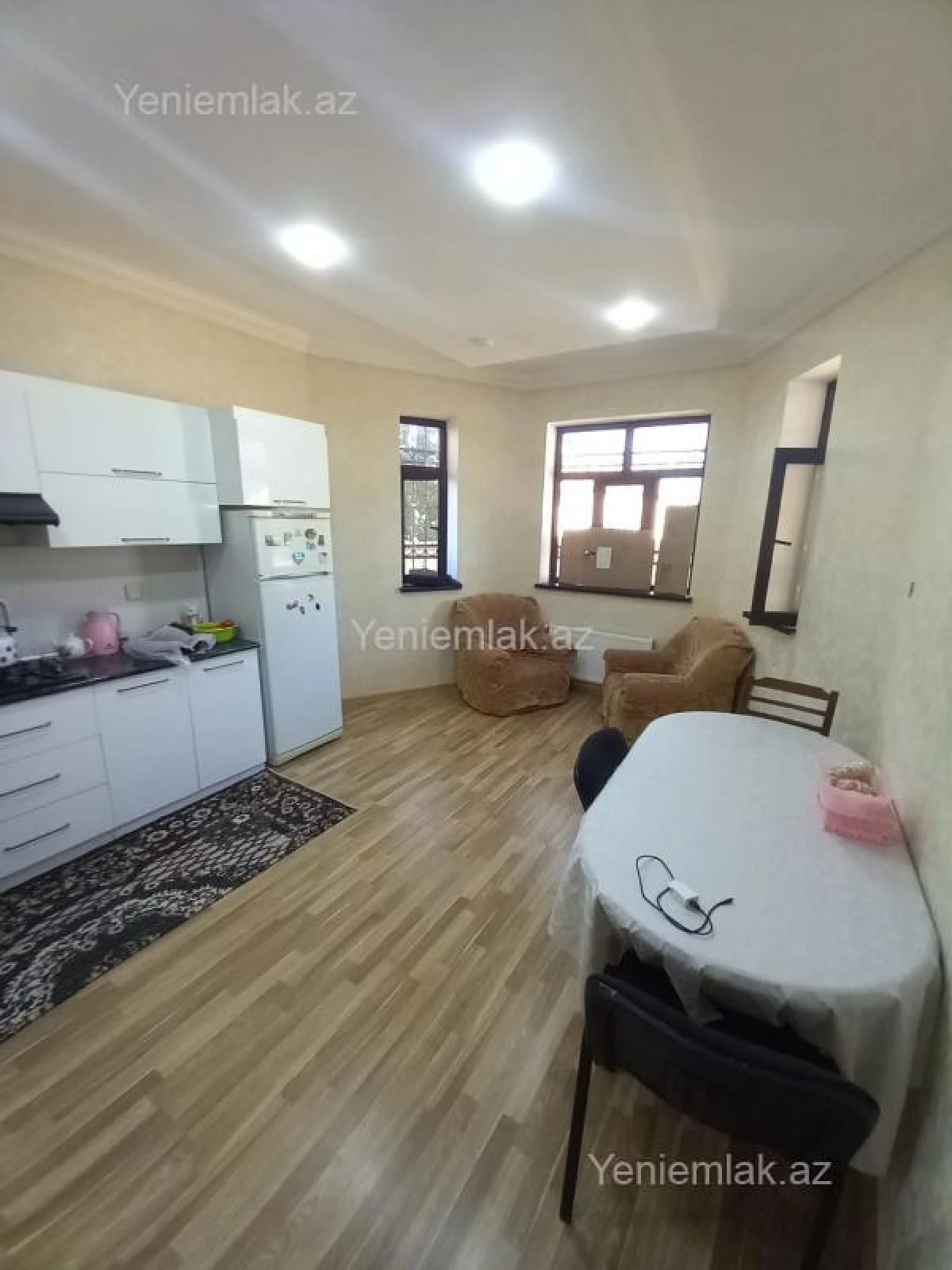 Satılır 5 otaqlı həyət evi 220 m²