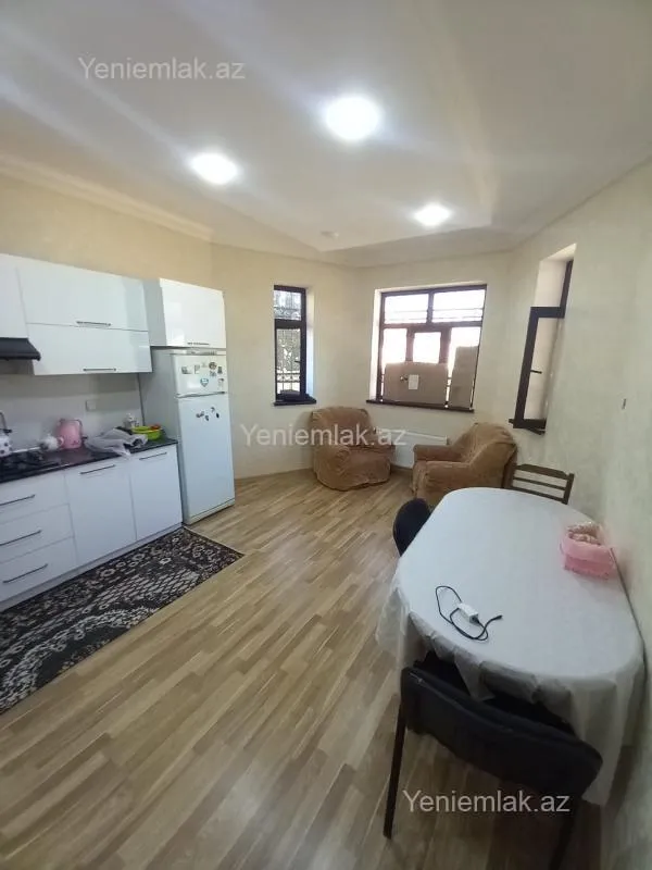 Satılır 5 otaqlı həyət evi 220 m²