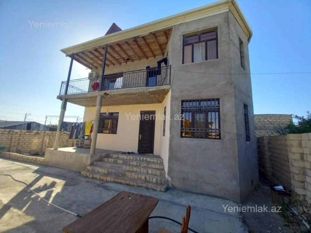 Satılır 5 otaqlı həyət evi 220 m²