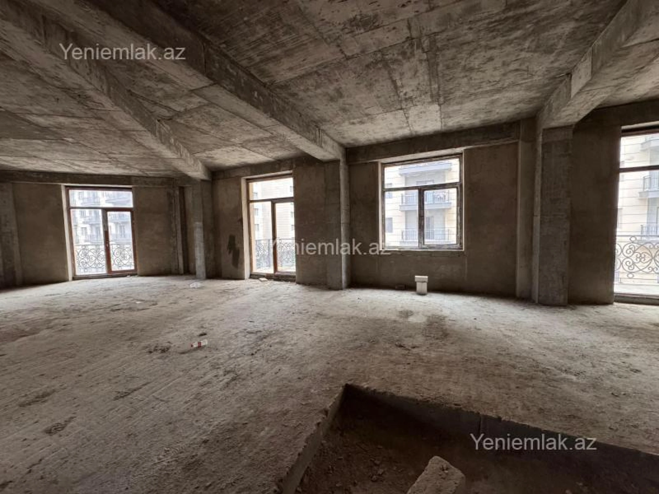 Satılır 4 otaqlı yeni tikili 210 m²