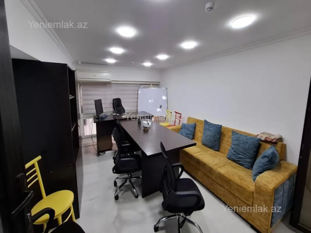 Satılır 4 otaqlı ofis 80 m²
