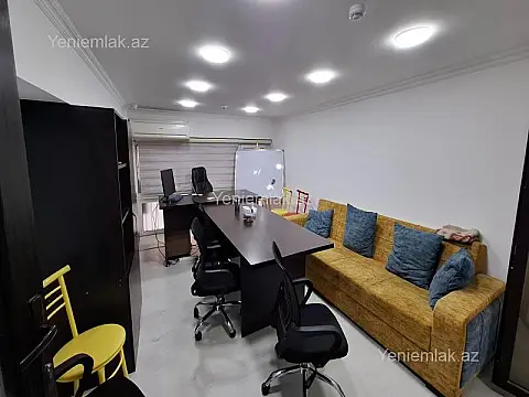 Satılır 4 otaqlı ofis 80 m²