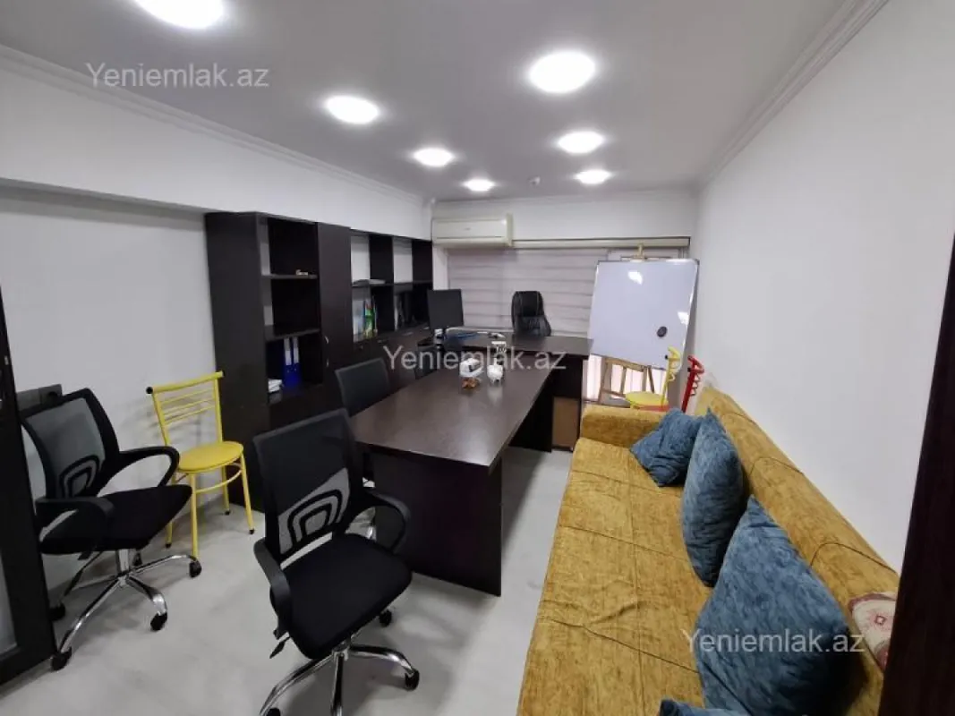 Satılır 4 otaqlı ofis 80 m²