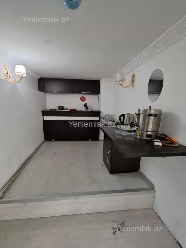 Satılır 4 otaqlı ofis 80 m²
