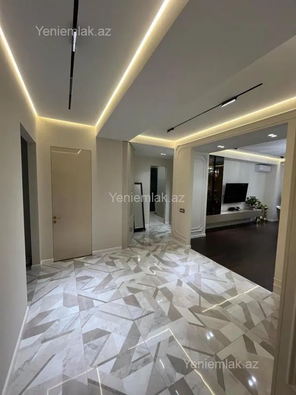 Satılır 3 otaqlı yeni tikili 135 m²