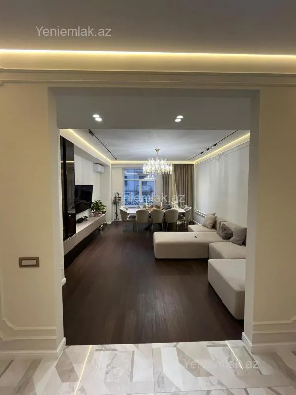 Satılır 3 otaqlı yeni tikili 135 m²
