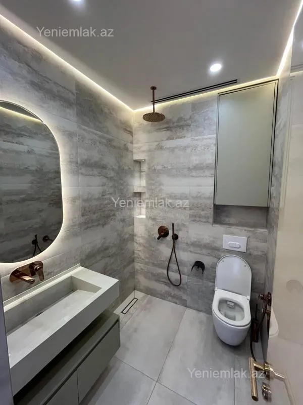 Satılır 3 otaqlı yeni tikili 135 m²