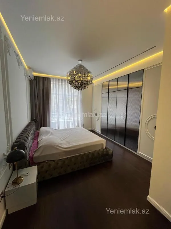 Satılır 3 otaqlı yeni tikili 135 m²