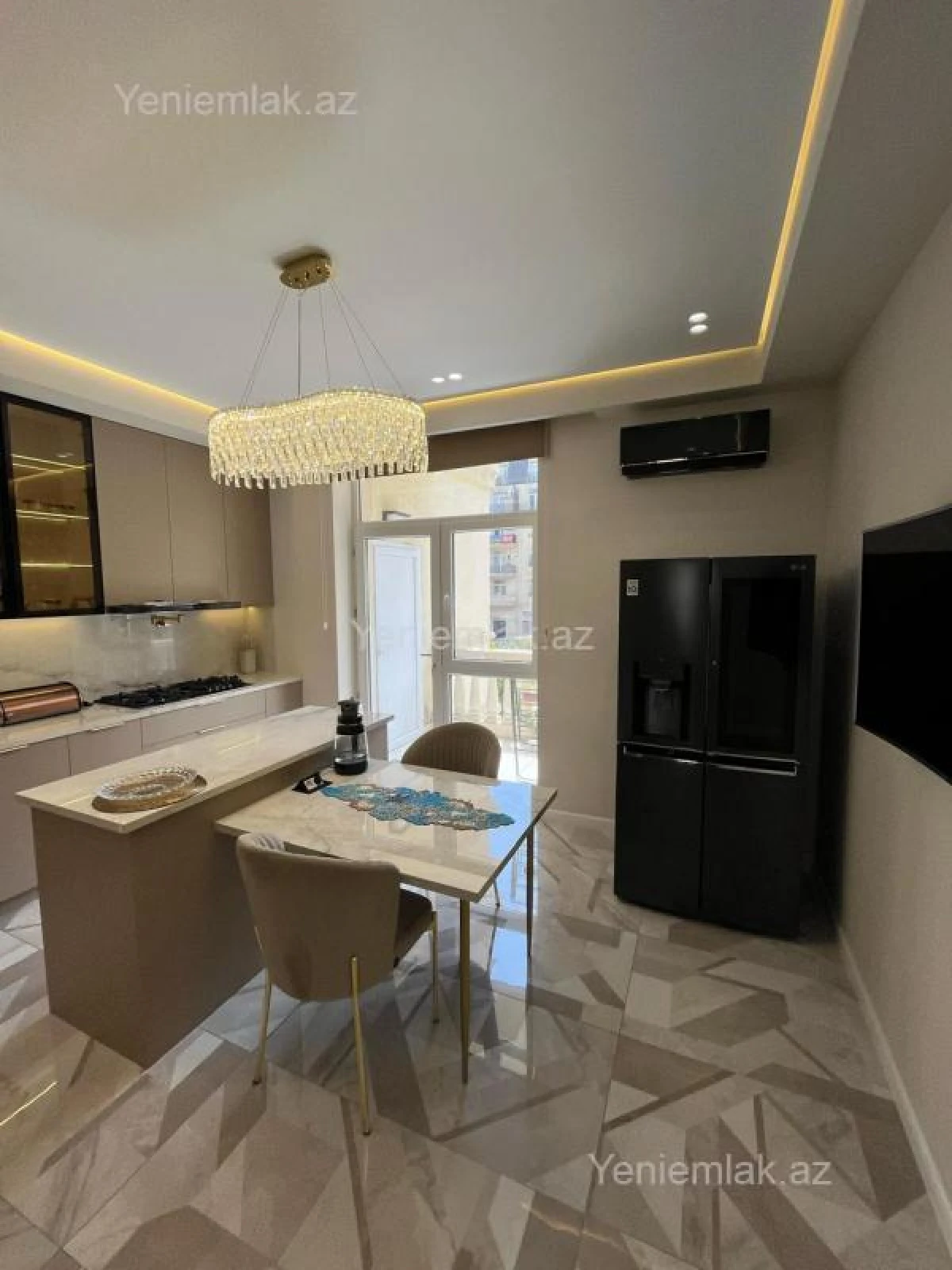 Satılır 3 otaqlı yeni tikili 135 m²