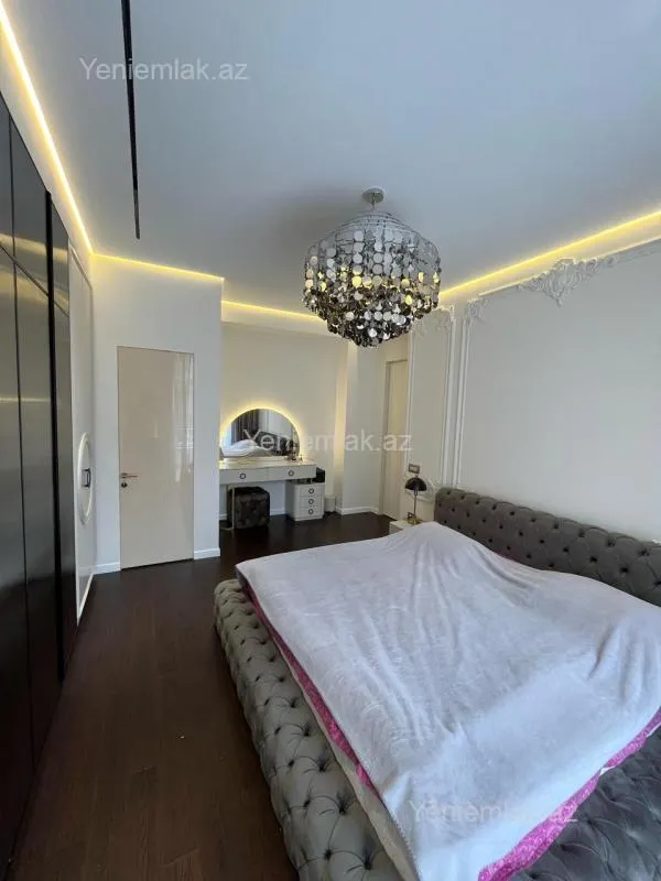 Satılır 3 otaqlı yeni tikili 135 m²