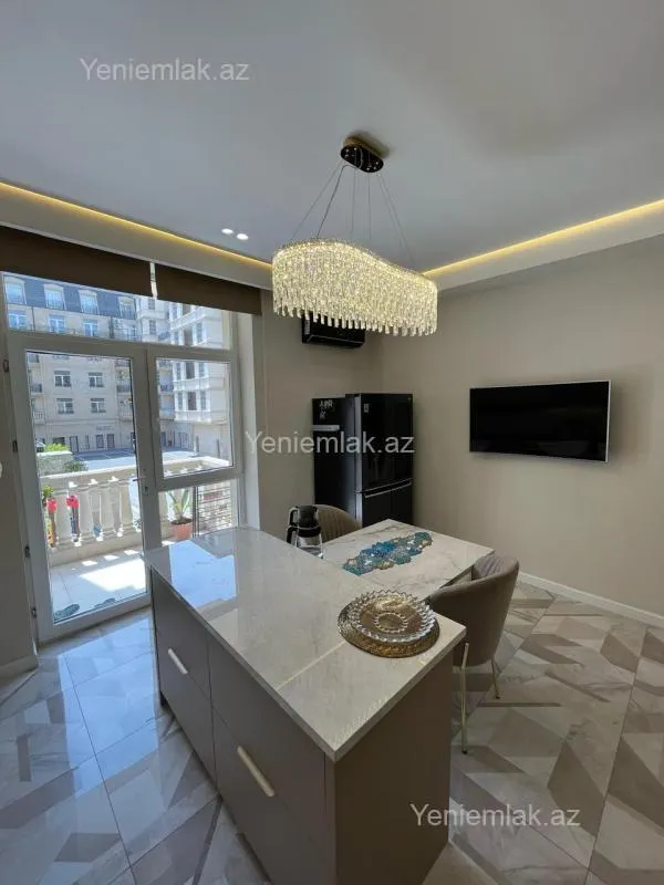 Satılır 3 otaqlı yeni tikili 135 m²
