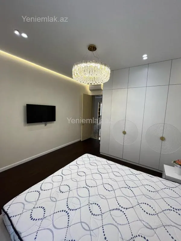 Satılır 3 otaqlı yeni tikili 135 m²