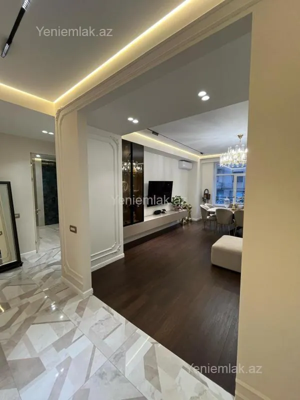 Satılır 3 otaqlı yeni tikili 135 m²