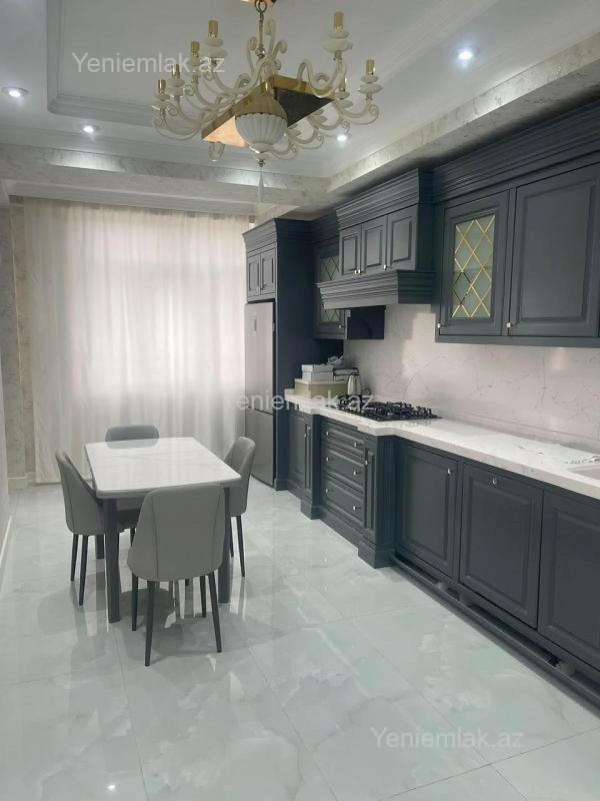 Satılır 3 otaqlı yeni tikili 130 m²