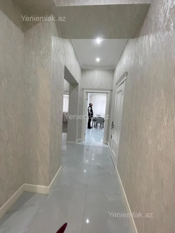 Satılır 3 otaqlı yeni tikili 130 m²