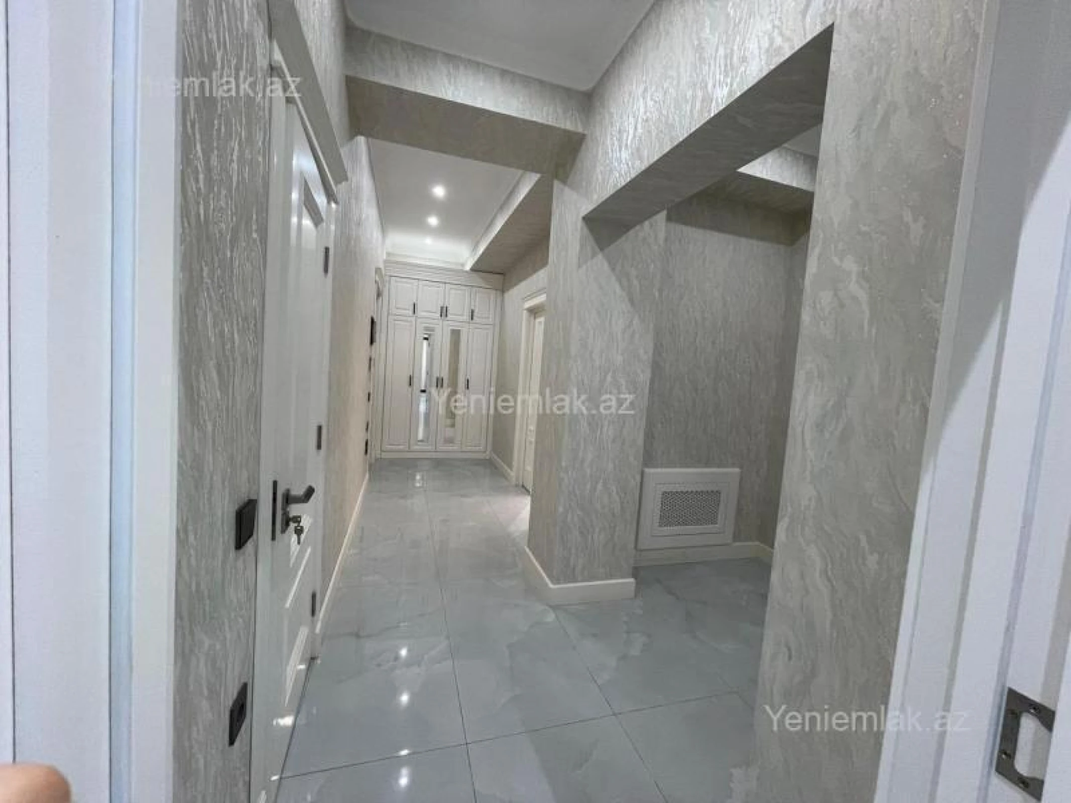 Satılır 3 otaqlı yeni tikili 130 m²
