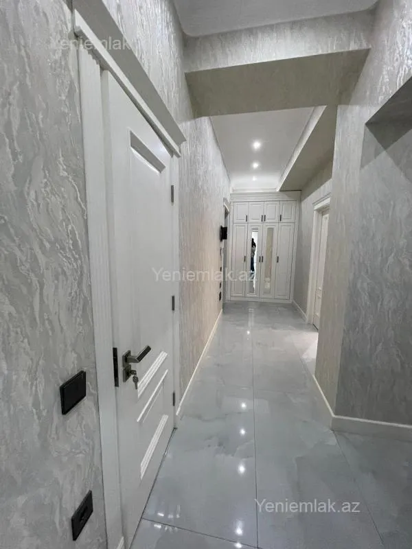 Satılır 3 otaqlı yeni tikili 130 m²