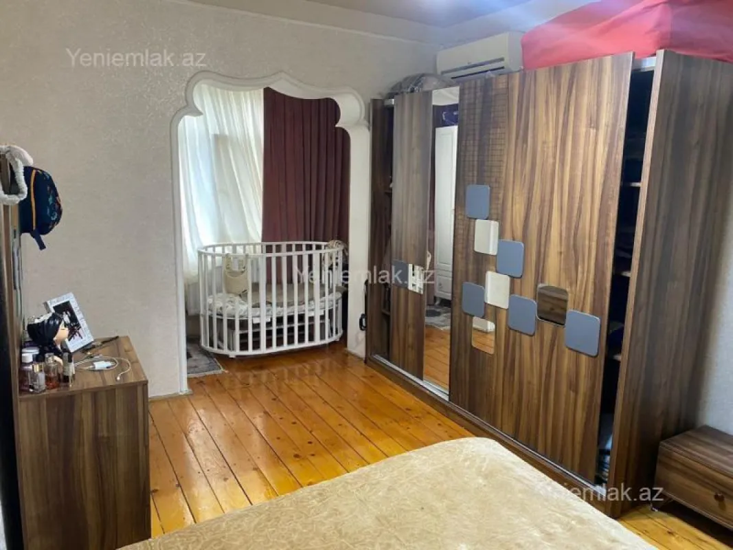 Satılır 3 otaqlı köhnə tikili 80 m²