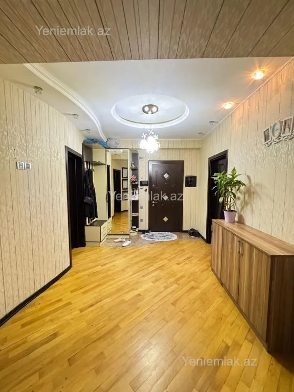 Satılır 3 otaqlı yeni tikili 120 m²