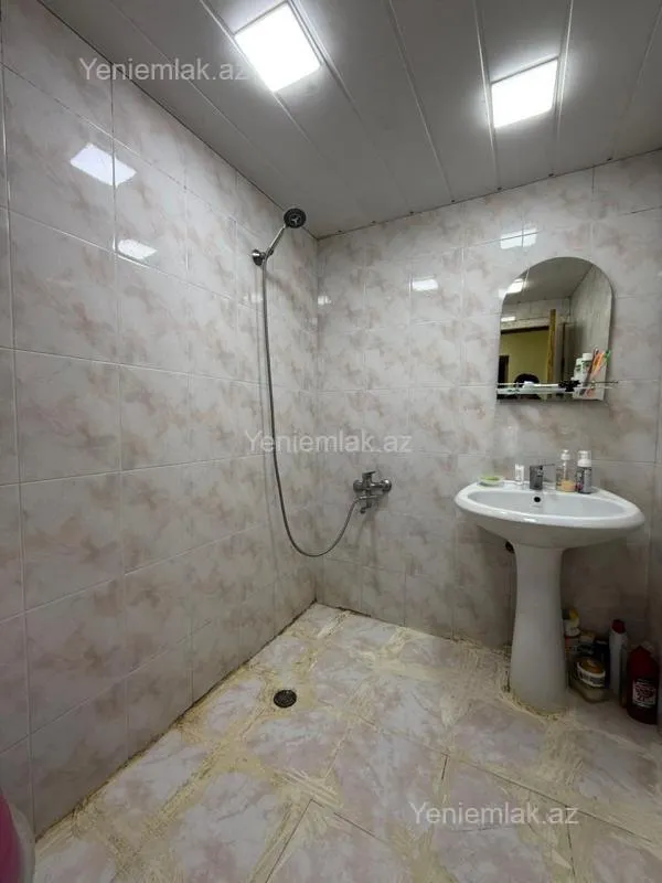 Satılır 3 otaqlı köhnə tikili 70 m²