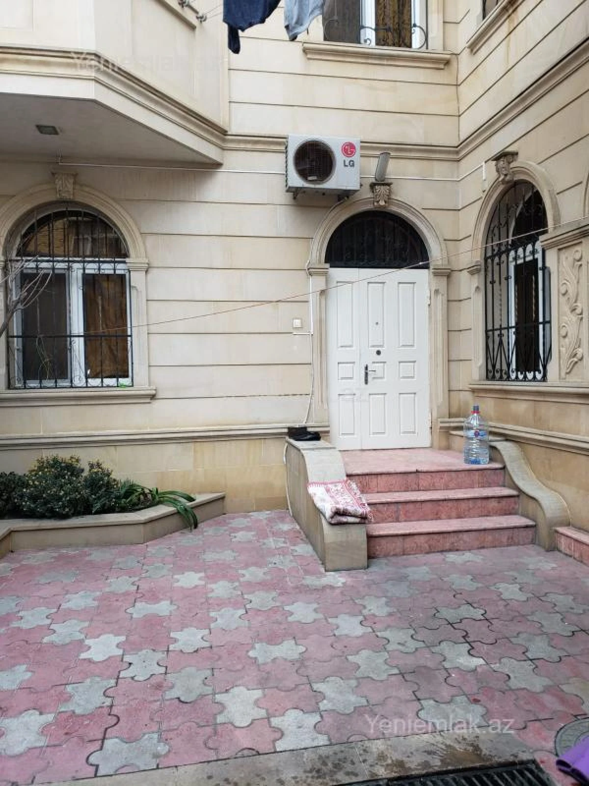 Satılır 6 otaqlı həyət evi 250 m²