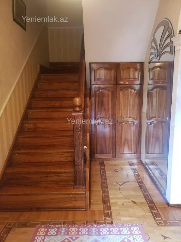 Satılır 6 otaqlı həyət evi 250 m²