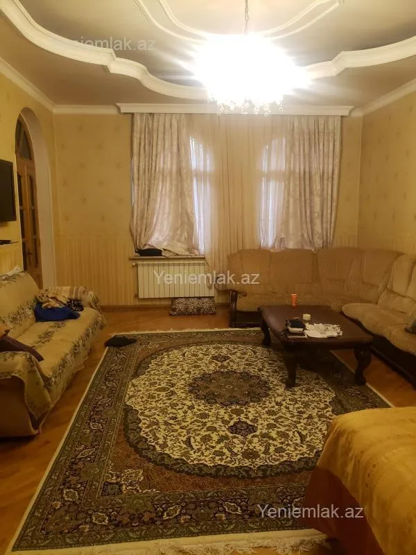 Satılır 6 otaqlı həyət evi 250 m²