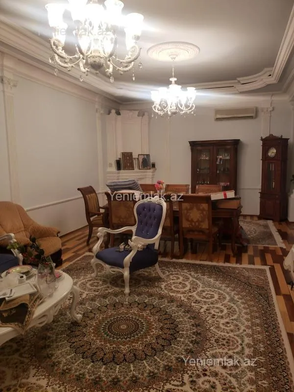 Satılır 6 otaqlı həyət evi 250 m²