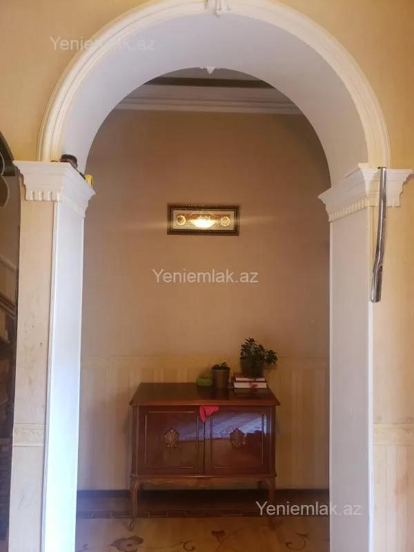 Satılır 6 otaqlı həyət evi 250 m²