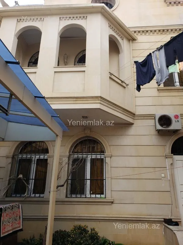 Satılır 6 otaqlı həyət evi 250 m²