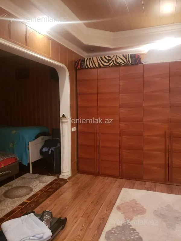 Satılır 6 otaqlı həyət evi 250 m²